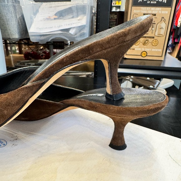 EUC Manolo Blahnik Brown Suede Kitten Heel Pointy Toe Slides- EU Size 38.5 - Picture 8 of 11